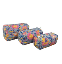 Load image into Gallery viewer, Quilted Washbag