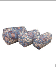 Load image into Gallery viewer, Quilted Washbag